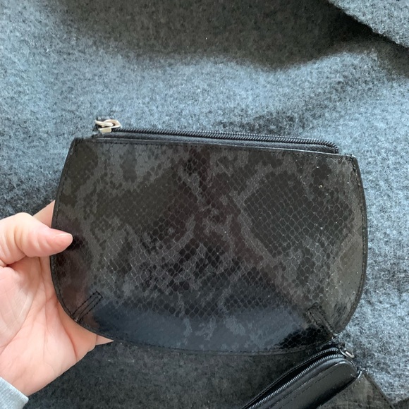 Fossil Brand Real Leather Faux Snakeskin Finish Zipper Pouch and CardHolder - Picture 5 of 6